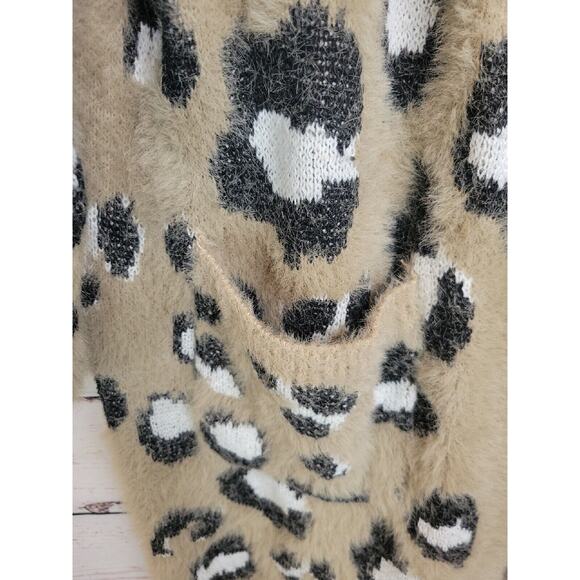 Cozy Co Tan Leopard Print Open Pockets Fuzzy Cardigan Sweater Women's Size 1X/2X - Picture 6 of 9